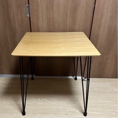 無料 ダイニングテーブル&折り畳み椅子