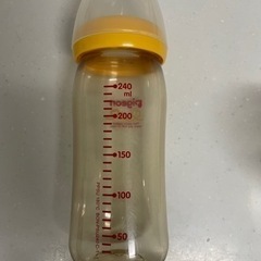 哺乳瓶　240ml プラスチック製