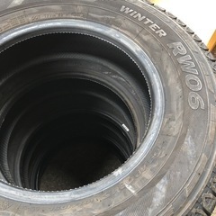 新品コレール高級ラインエンボス加工12枚-訳あり！ハイエース用 スタッドレスタイヤ 195/80R15 ハンコック パンク修理跡あり