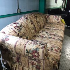 ３人掛けソファー　アンティーク　エレガント　花柄　おしゃれ　フレンチ　貝塚市　二色浜