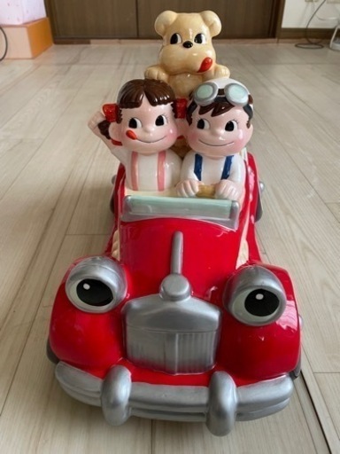 陶器の車に乗ったペコちゃん❤️