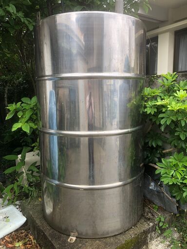 決まりました。49.000円　　稼働中の水圧モーターと大型ステンレス水タンク　単体販売も可能です