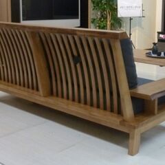 新品・未使用・未開封　和風モダン な ワイドサイズ ３人掛けソファ 趣きのある無垢材 脱着式 背 クッション 浮造り リビングソファ