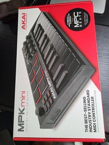 Akai MPK MIDI 赤井mpkミディキーボード。 ビートメイキング用。 ほぼ未使用の美品です。 対面での打ち合わせも可能
