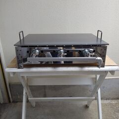 ★極厚９ミリ 鉄板焼き器 プロパンガス 業務用 店舗厨房調理機器用品 飲食店 グリラー 卓上 コンロ BBQ バンズ 持ち手付き お好み焼きそば業務用 厨房機器卓上 ドテ焼 餃子焼 鉄板焼き プレス 焼きそば お好み焼き 屋台用品 牛豚鶏串 ガス焼肉器 都市ガス プレート たこ焼き 焼き台 LPガス コンロ グリル 祭り イベント 五平餅 バーナー 中古厨房 カキ 牡蠣焼き かき 蒸し焼 クッキング レギュレーター バンズ ハンバーガー ハンバーグ グリドル 床置き 厨房機器 居酒屋 省スペース 