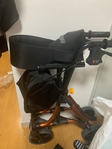 折りたたみ歩行器