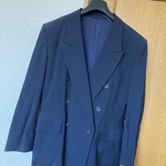 ロートレアモンの濃紺のパンツスーツ