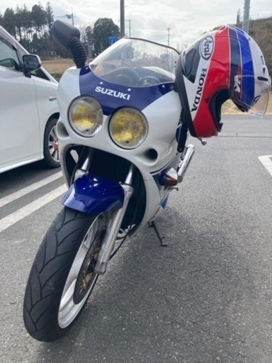 実働のレーサーレプリカ、GSXR400