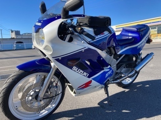 実働のレーサーレプリカ、GSXR400