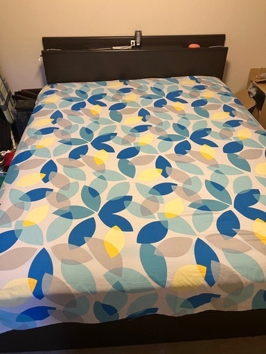 ミラー/鏡 Queen size bed and mattress