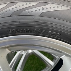 取引き中　使用期間6ヶ月　ヨコハマ ブルーアース RV03 215/60R17 ホイール付き4本セット