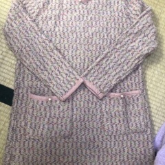 女性のセーター
