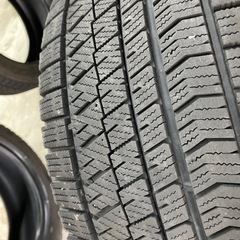 ブリヂストン BLIZZAK VRX2 235 50 18  4本