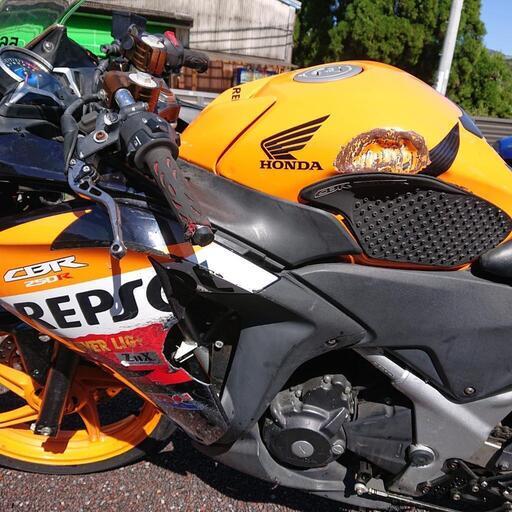 CBR250R サーキット専用 (書類、保安部品ナシ❗) CBR250R サーキット専用 (書類、保安部品ナシ❗)