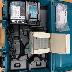 【モノマニア四日市】【引取限定】マキタ makita 18V 充電式タッカ ST421D 4mm　本体/充電器/ケースその他付属あり