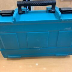 【モノマニア四日市】【引取限定】マキタ makita 18V 充電式タッカ ST421D 4mm　本体/充電器/ケースその他付属あり