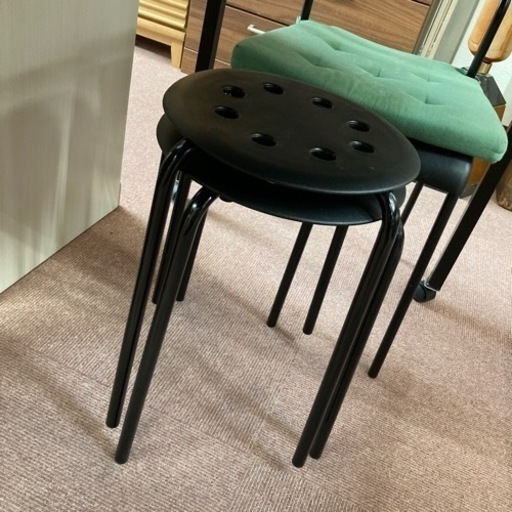 【美品】IKEA キャスター付き　ダイニングテーブルセット　テーブル　イス2脚　丸イス2脚