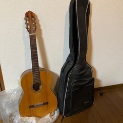 クラッシックギターとギターケース