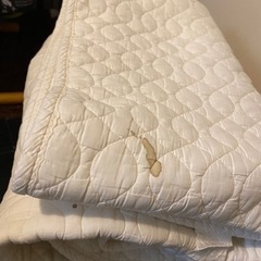 中古　ベッドパッド　セミダブル　汚れあり
