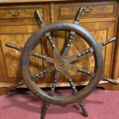 船舶のクラシカル操舵輪　無垢材質で制作されています