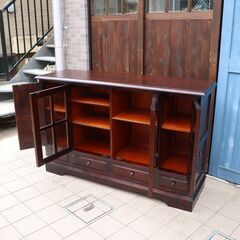 北海道民芸家具(HOKUMIN)のカバ無垢材を使用した、サイドボードです。シンプルなデザインは和室はもちろん洋室のリビングボードやテレビボードにもおススメです♪DC435