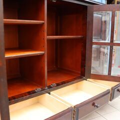 北海道民芸家具(HOKUMIN)のカバ無垢材を使用した、サイドボードです。シンプルなデザインは和室はもちろん洋室のリビングボードやテレビボードにもおススメです♪DC435