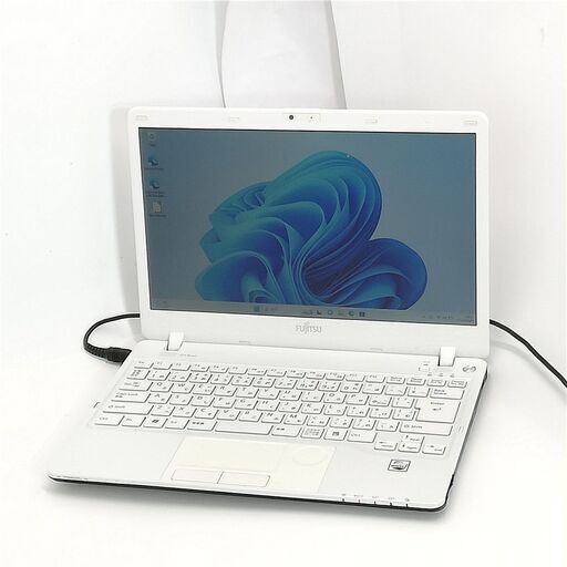 豪奢な i5 Core 中古美品 SH54/G 富士通 ノートパソコン 白色 13.3型