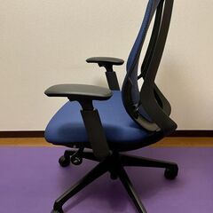 中古品】オフィスチェア オカムラ シルフィー 紺色