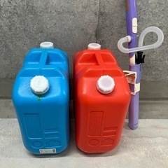 灯油ポリタンク18L2つと電動灯油ポンプ