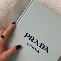 PRADA ブックインテリア