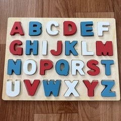 木製のアルファベットパズルおもちゃ