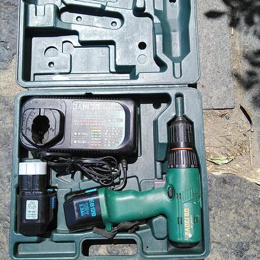日立の充電式振動ドライバー美品です。