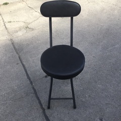 ✨値下げ✨折りたたみ椅子　座面が円形　黒