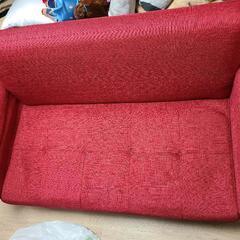 (お話し中)二人掛けの赤いソファー