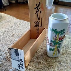 【取引中】【無料・土日で取りに来られる方限定】有田焼の花瓶です