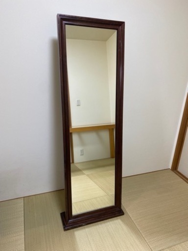 スタンドミラー　立体型の鏡