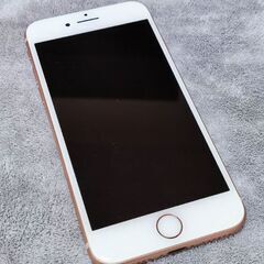 iPhone8 docomo 傷なし　※土日で購入可能な方