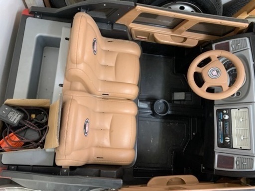 ２人乗りの外車の子供用電動カー、キャデラック エスカレード 電動乗用 エスカレード ピンク バービー仕様 12V '15y?モデル
