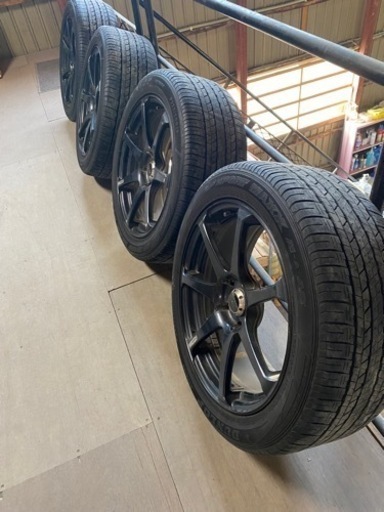 ホイール、タイヤ　225/50/18 18×8J 45