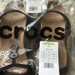 【未使用品】crocs クロックスサンダル　24㎝　ベージュ×こげ茶色