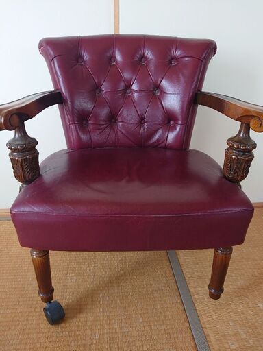 足がとれた革製の椅子(4月16日までの期間限定)