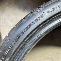 商談中【美品】夏タイヤ 235/35R19 ファルケン 履き替え