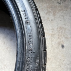 商談中【美品】夏タイヤ 235/35R19 ファルケン 履き替え
