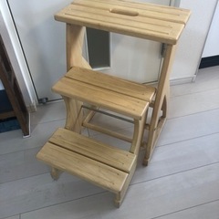 お譲り完了しました　木製脚立　椅子にもなります