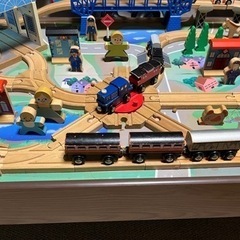 木製　列車　汽車　おもちゃ　台付