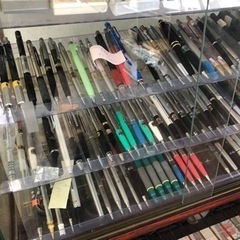 古い筆記具を売っている文具店を教えてほしいです。