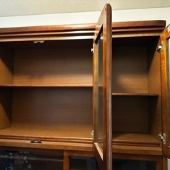 大容量！レトロな食器棚