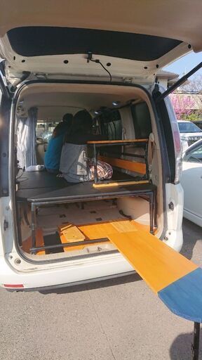 セレナc25　自作フルフラットベッド、テーブル兼ベッド、床下収納の蓋等。ルーフキャリア、ルーフラック、ルーフボックスは別途