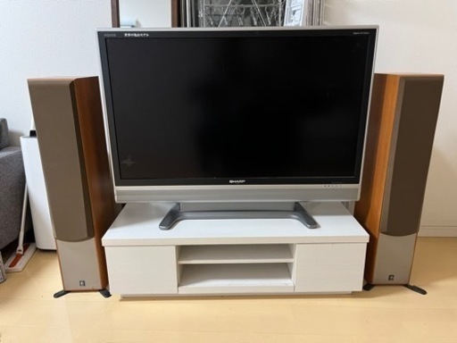 42型テレビ.台.スピーカー.ファイアTVスティック
