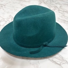 🤍深みのあるグリーンの帽子